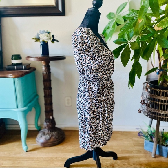 NWT Hollister Ditsy Daisy Puff-Sleeve Wrap Mini Dress Size XS Navy Floral - Picture 7 of 14